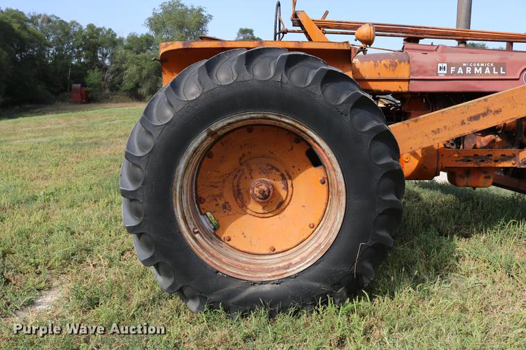 image for item DD0132 1948 Mccormick Farmall M tractor
