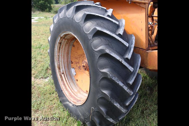 image for item DD0132 1948 Mccormick Farmall M tractor