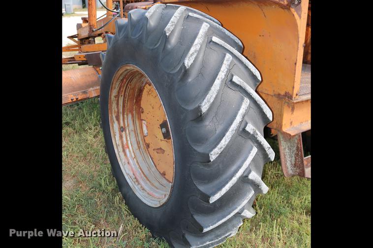 image for item DD0132 1948 Mccormick Farmall M tractor