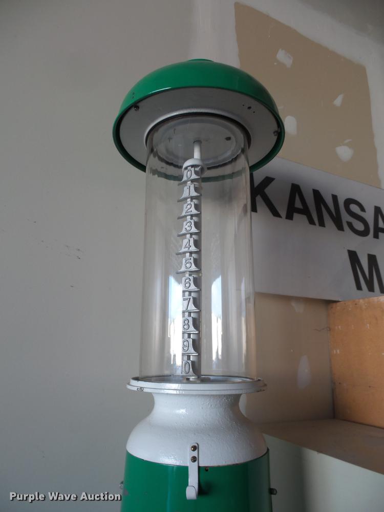 image for item DD1500 Sinclair fuel pump