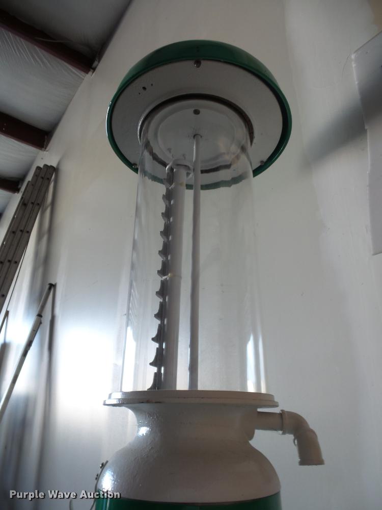 image for item DD1500 Sinclair fuel pump