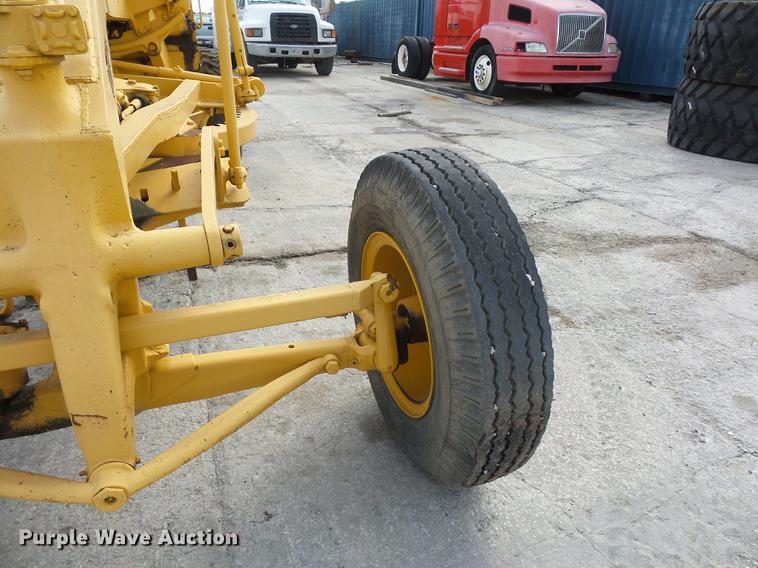 image for item DD1505 Caterpillar 212 motor grader