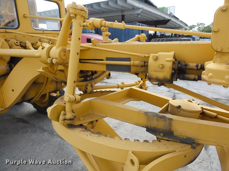 image for item DD1505 Caterpillar 212 motor grader