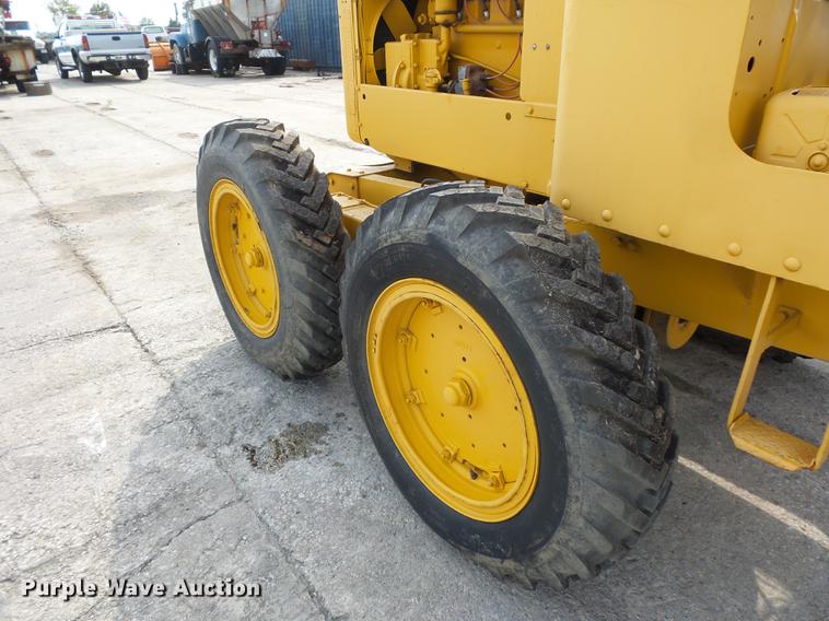 image for item DD1505 Caterpillar 212 motor grader