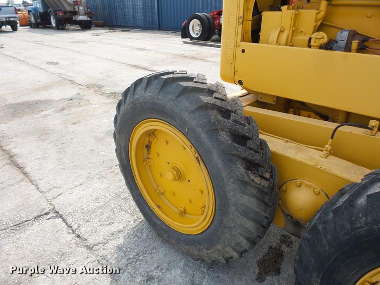 image for item DD1505 Caterpillar 212 motor grader