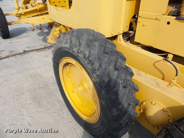 image for item DD1505 Caterpillar 212 motor grader