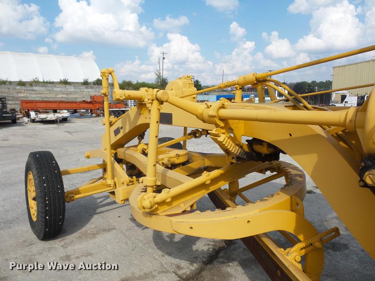 image for item DD1505 Caterpillar 212 motor grader