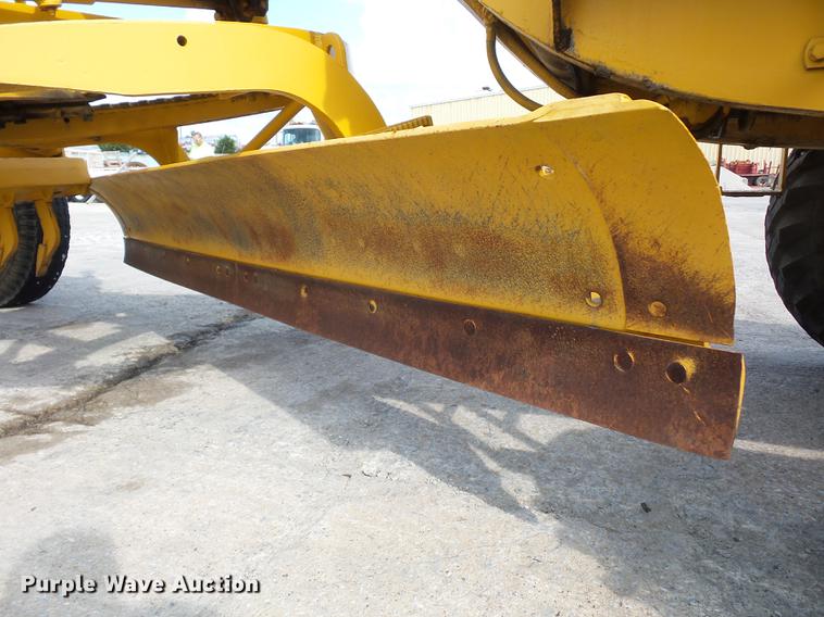 image for item DD1505 Caterpillar 212 motor grader