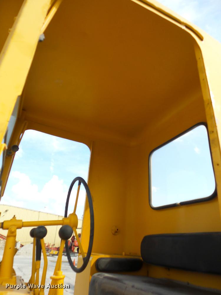 image for item DD1505 Caterpillar 212 motor grader