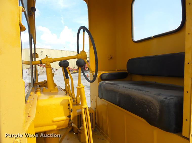 image for item DD1505 Caterpillar 212 motor grader