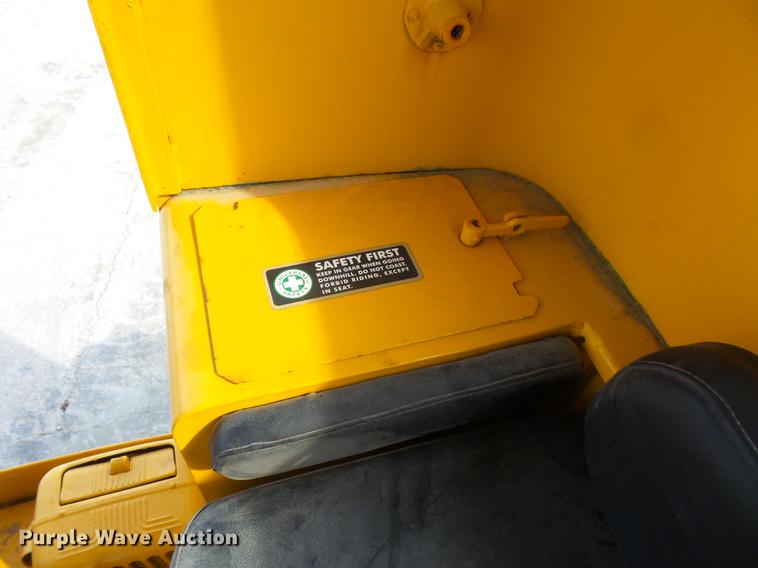 image for item DD1505 Caterpillar 212 motor grader