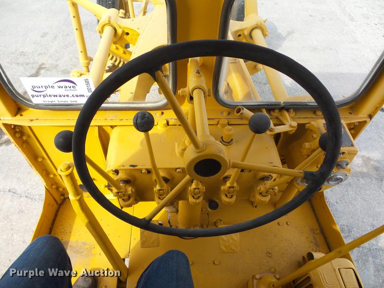 image for item DD1505 Caterpillar 212 motor grader