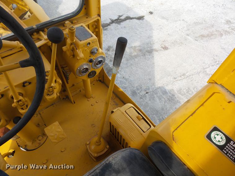 image for item DD1505 Caterpillar 212 motor grader