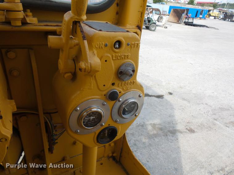 image for item DD1505 Caterpillar 212 motor grader