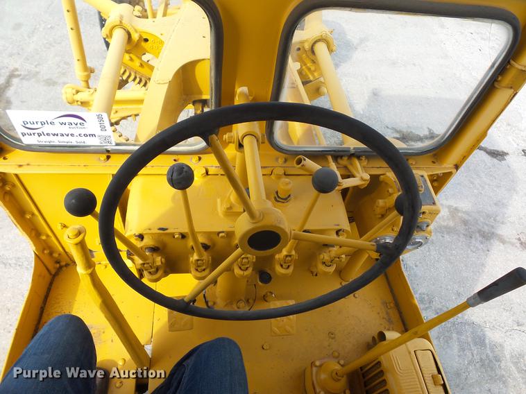 image for item DD1505 Caterpillar 212 motor grader
