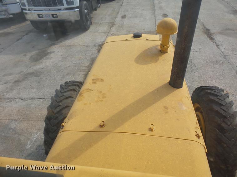 image for item DD1505 Caterpillar 212 motor grader