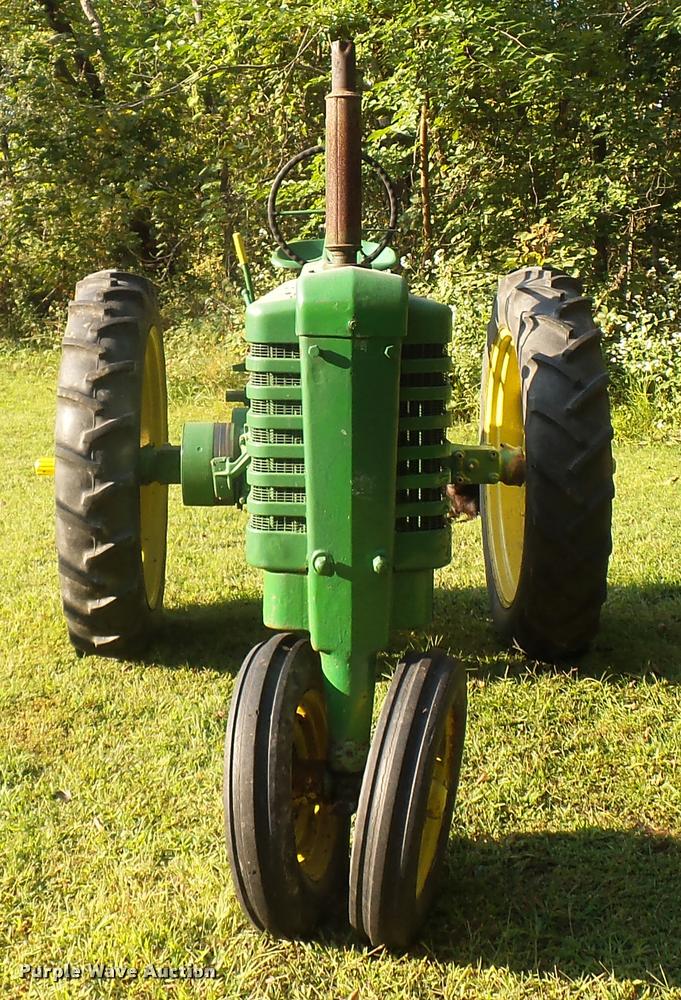 image for item DD1530 1945 John Deere B tractor