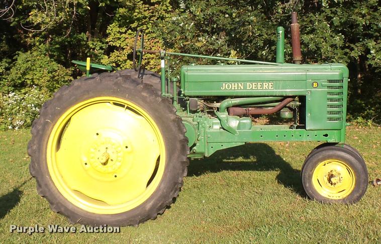 image for item DD1530 1945 John Deere B tractor