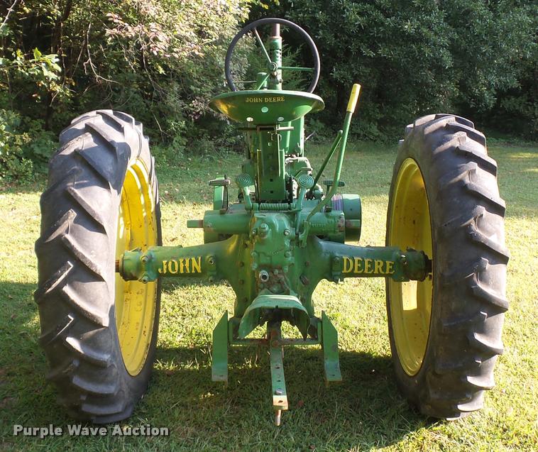 image for item DD1530 1945 John Deere B tractor