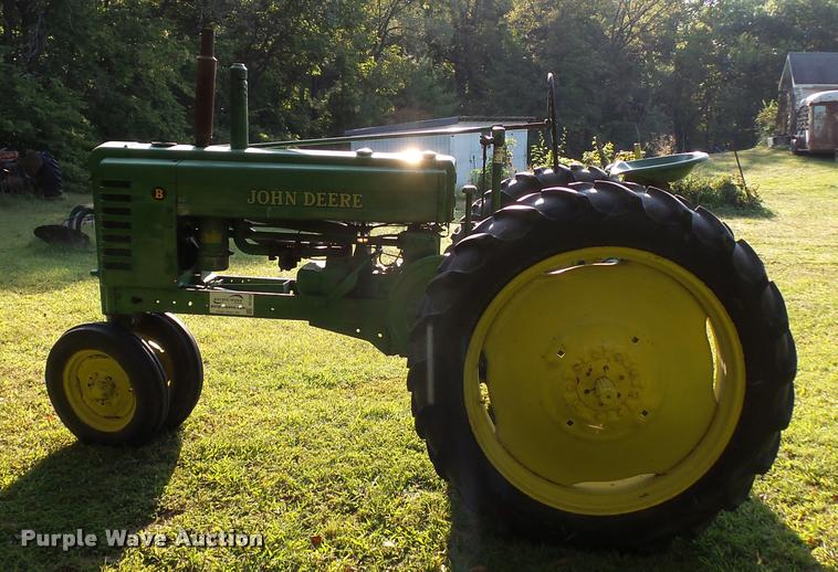 image for item DD1530 1945 John Deere B tractor