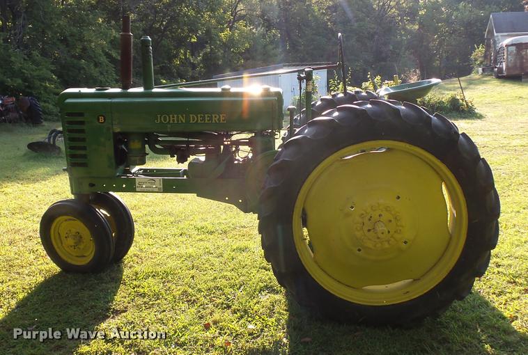 image for item DD1530 1945 John Deere B tractor