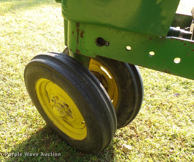 image for item DD1530 1945 John Deere B tractor