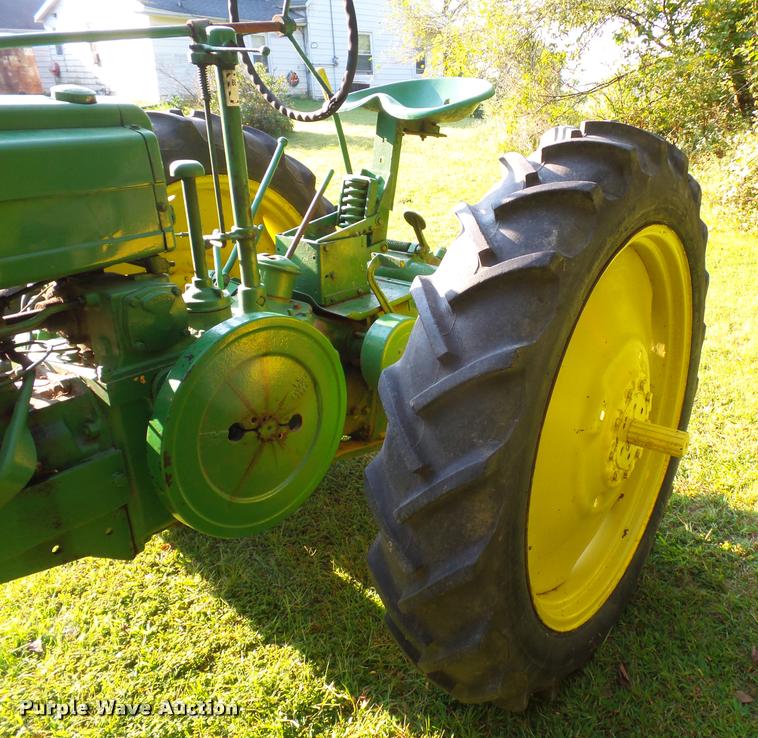 image for item DD1530 1945 John Deere B tractor