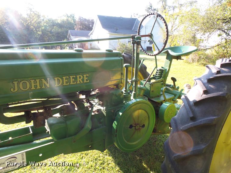 image for item DD1530 1945 John Deere B tractor