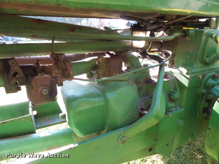 image for item DD1530 1945 John Deere B tractor