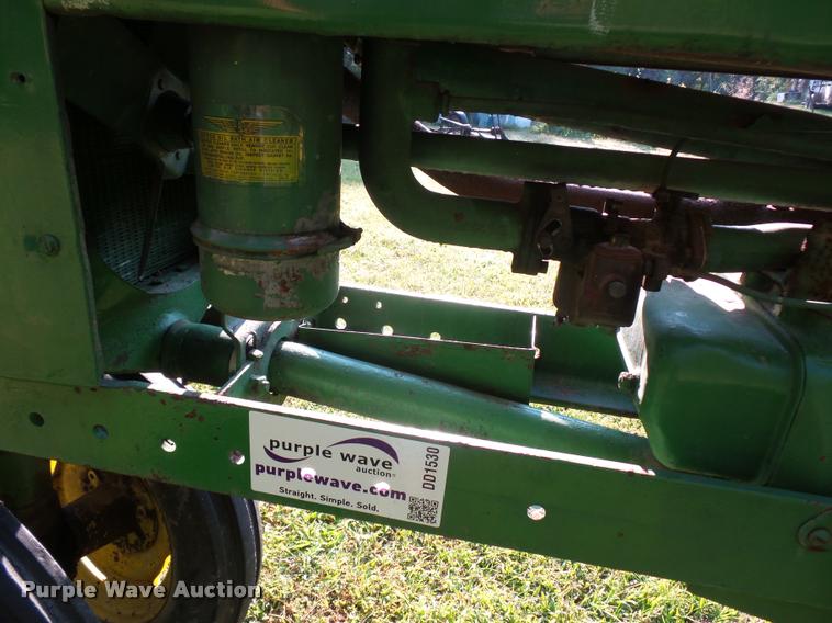 image for item DD1530 1945 John Deere B tractor
