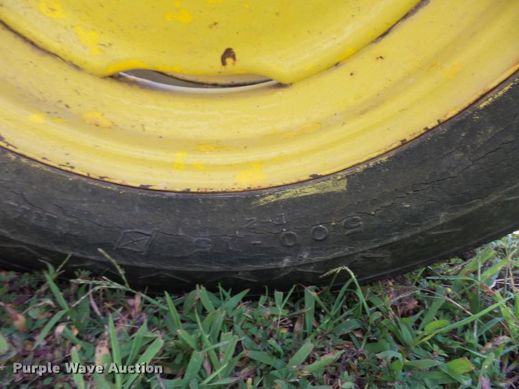 image for item DD1530 1945 John Deere B tractor