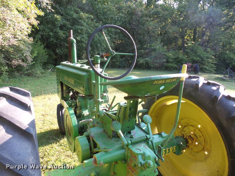 image for item DD1530 1945 John Deere B tractor