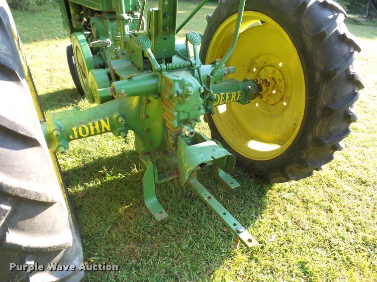 image for item DD1530 1945 John Deere B tractor