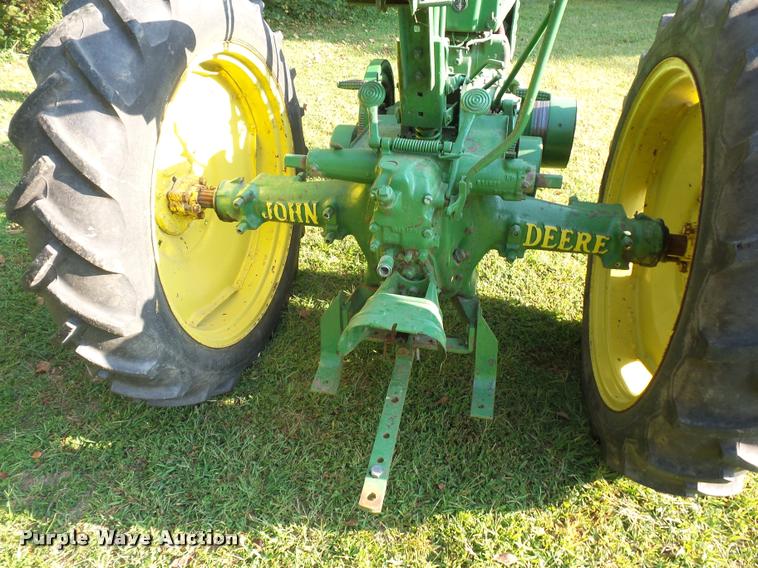 image for item DD1530 1945 John Deere B tractor