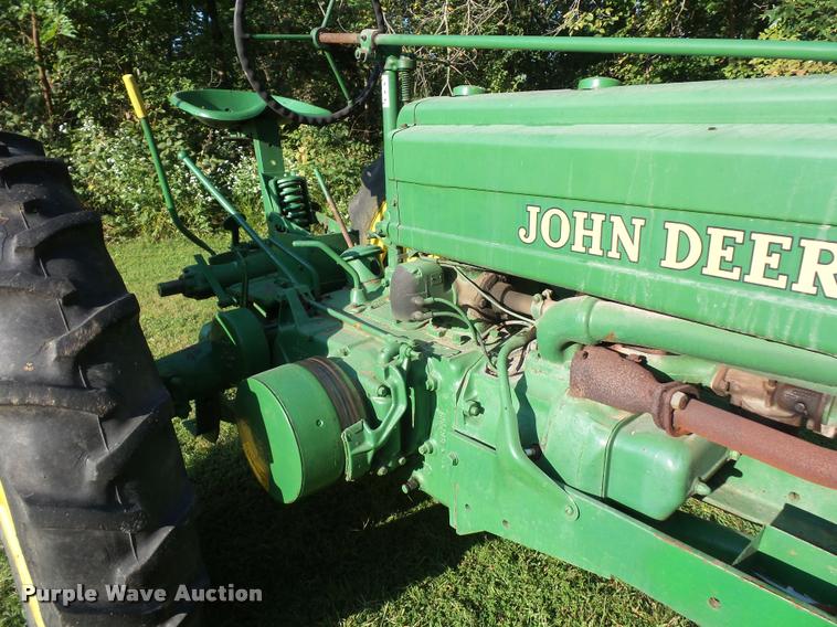 image for item DD1530 1945 John Deere B tractor