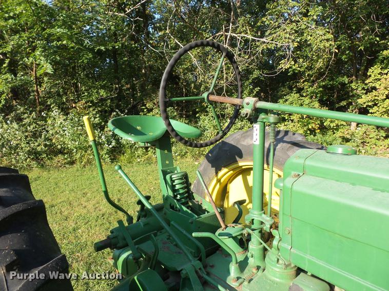 image for item DD1530 1945 John Deere B tractor