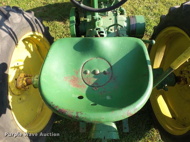 image for item DD1530 1945 John Deere B tractor