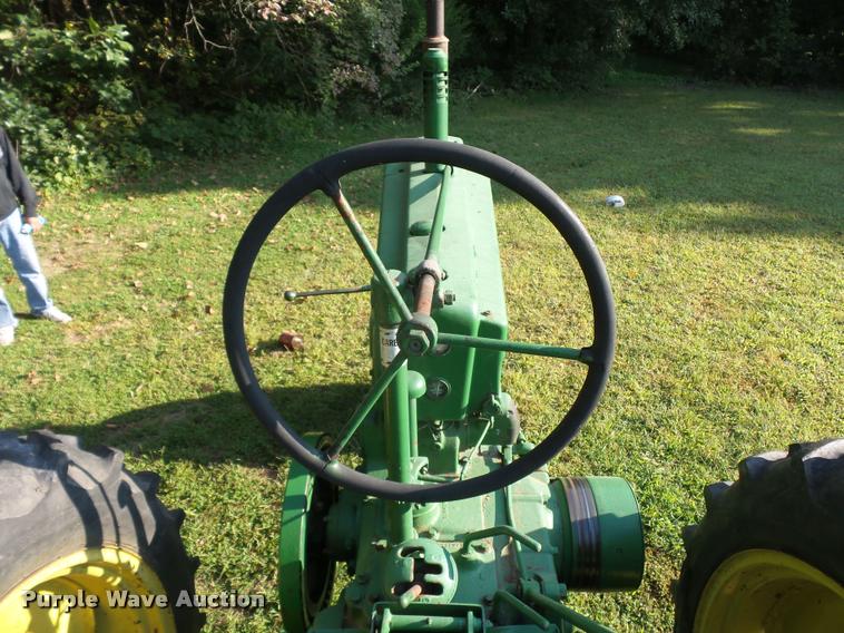 image for item DD1530 1945 John Deere B tractor