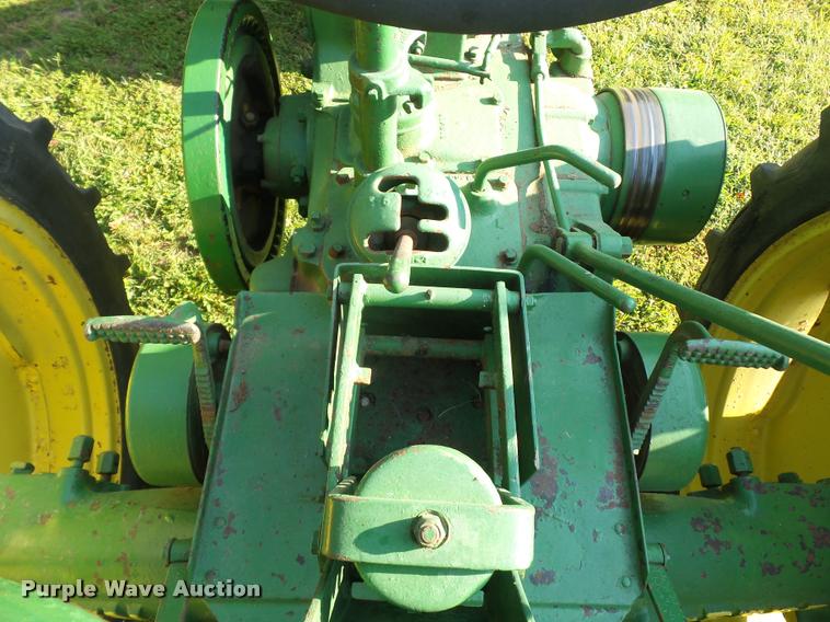 image for item DD1530 1945 John Deere B tractor