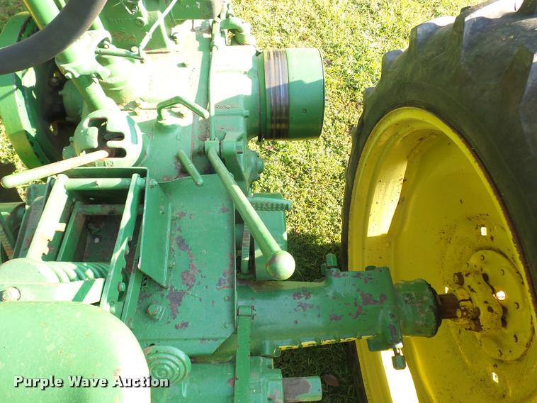 image for item DD1530 1945 John Deere B tractor