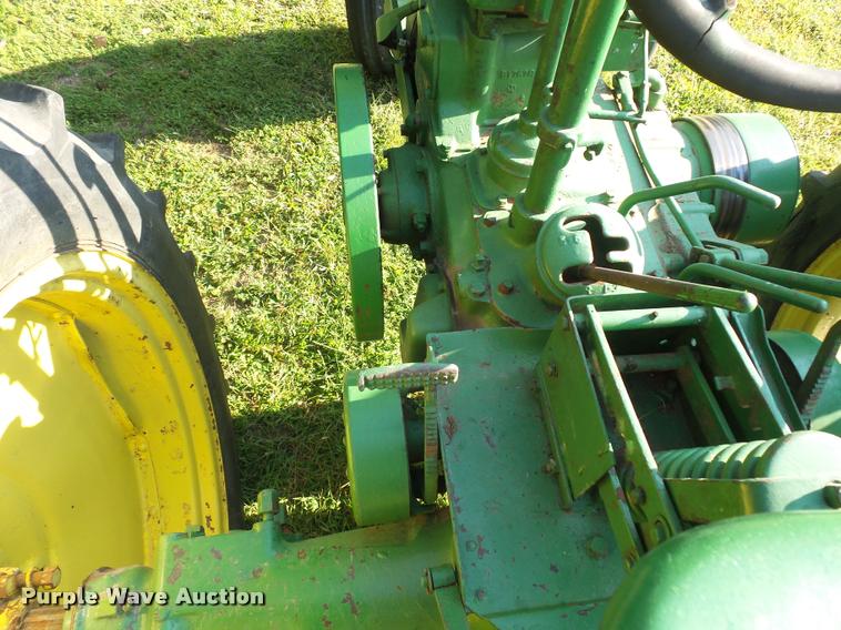 image for item DD1530 1945 John Deere B tractor