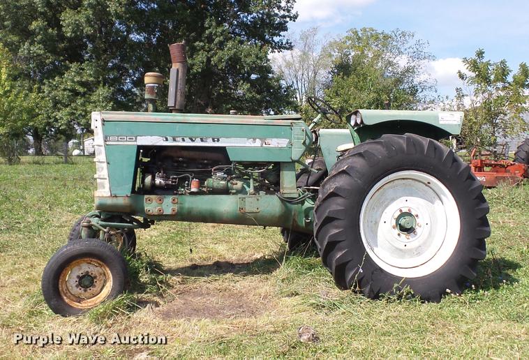 image for item DD1538 Oliver 1800 tractor