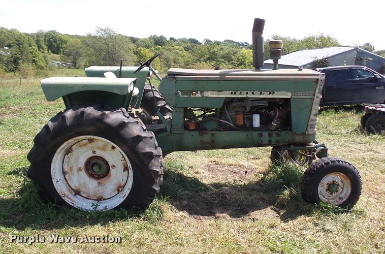 image for item DD1538 Oliver 1800 tractor