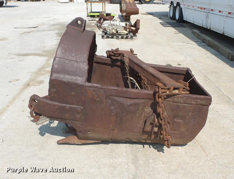 Drag bucket in Liberty, MO Item DD2060 sold Purple Wave