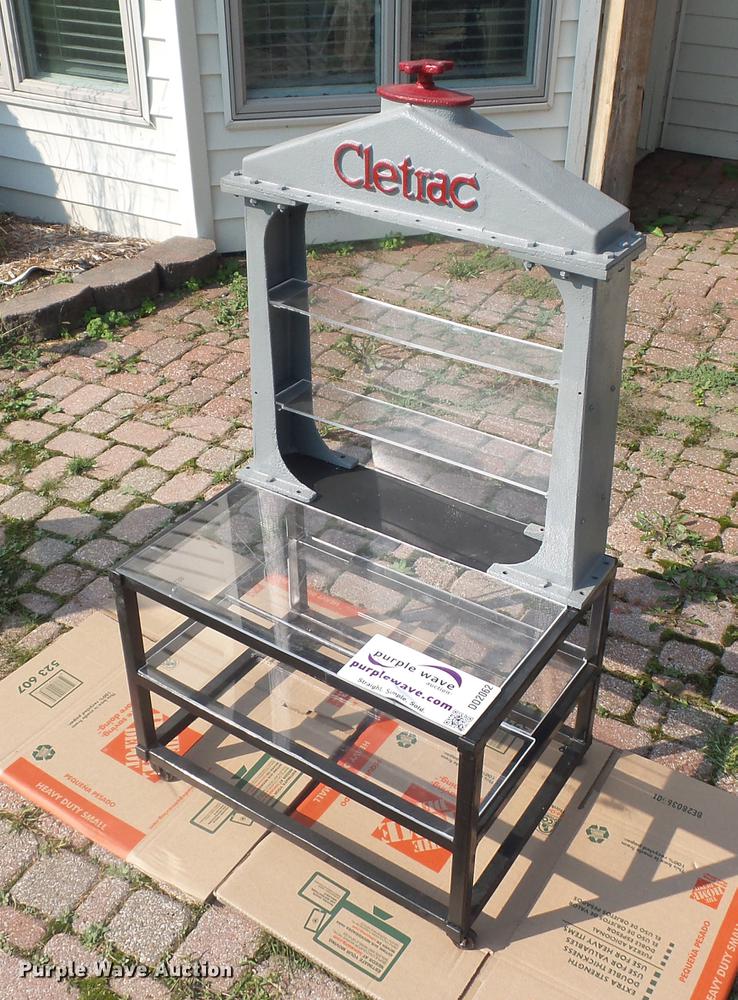 image for item DD2062 1920 Clettrac W hard nose display case