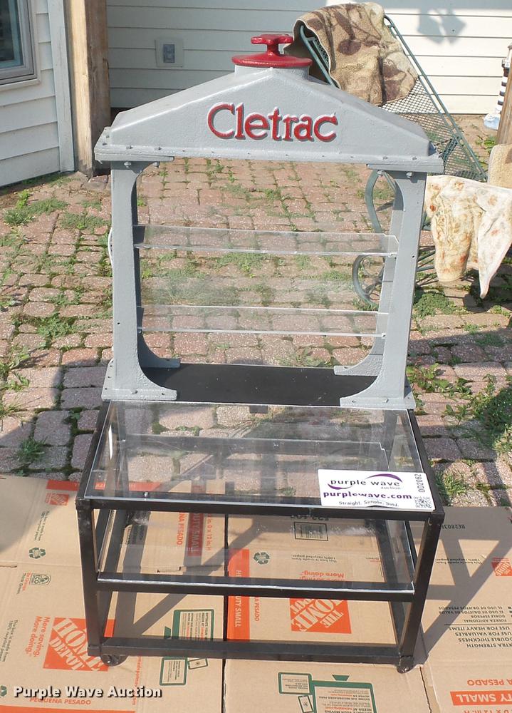 image for item DD2062 1920 Clettrac W hard nose display case