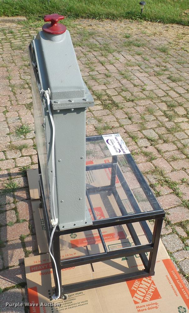 image for item DD2062 1920 Clettrac W hard nose display case