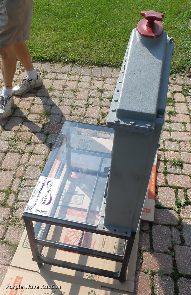 image for item DD2062 1920 Clettrac W hard nose display case