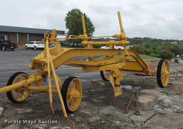 image for item DD2122 Caterpillar grader