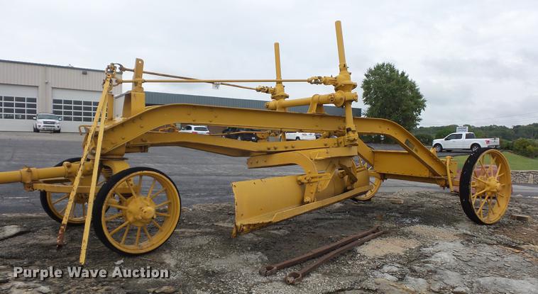 image for item DD2122 Caterpillar grader